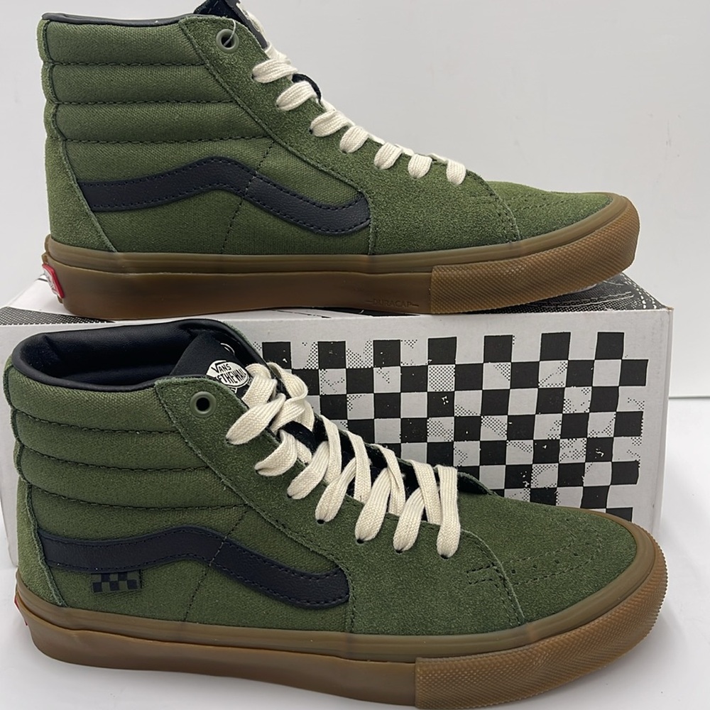 Vans WMNS Skate Sk8-Hi Green/Gum
VN0A5FCC17P
Sneakersers - Picture 1 of 16